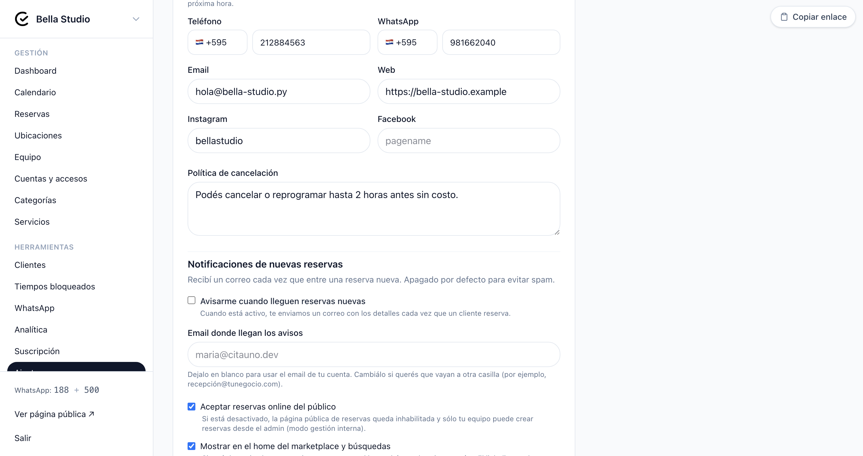 Sección de contacto y redes sociales en la configuración